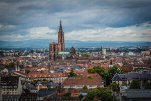 Strasbourg_vue_aérienne_vers_la_cathédrale_septembre_2015 Cathédral de Strasbourg